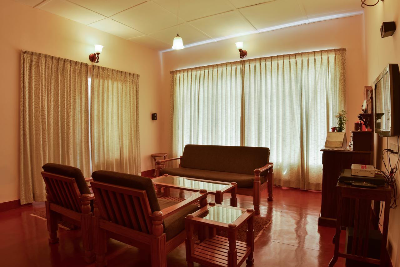 Manalar Hotel Gudalur  Exterior photo